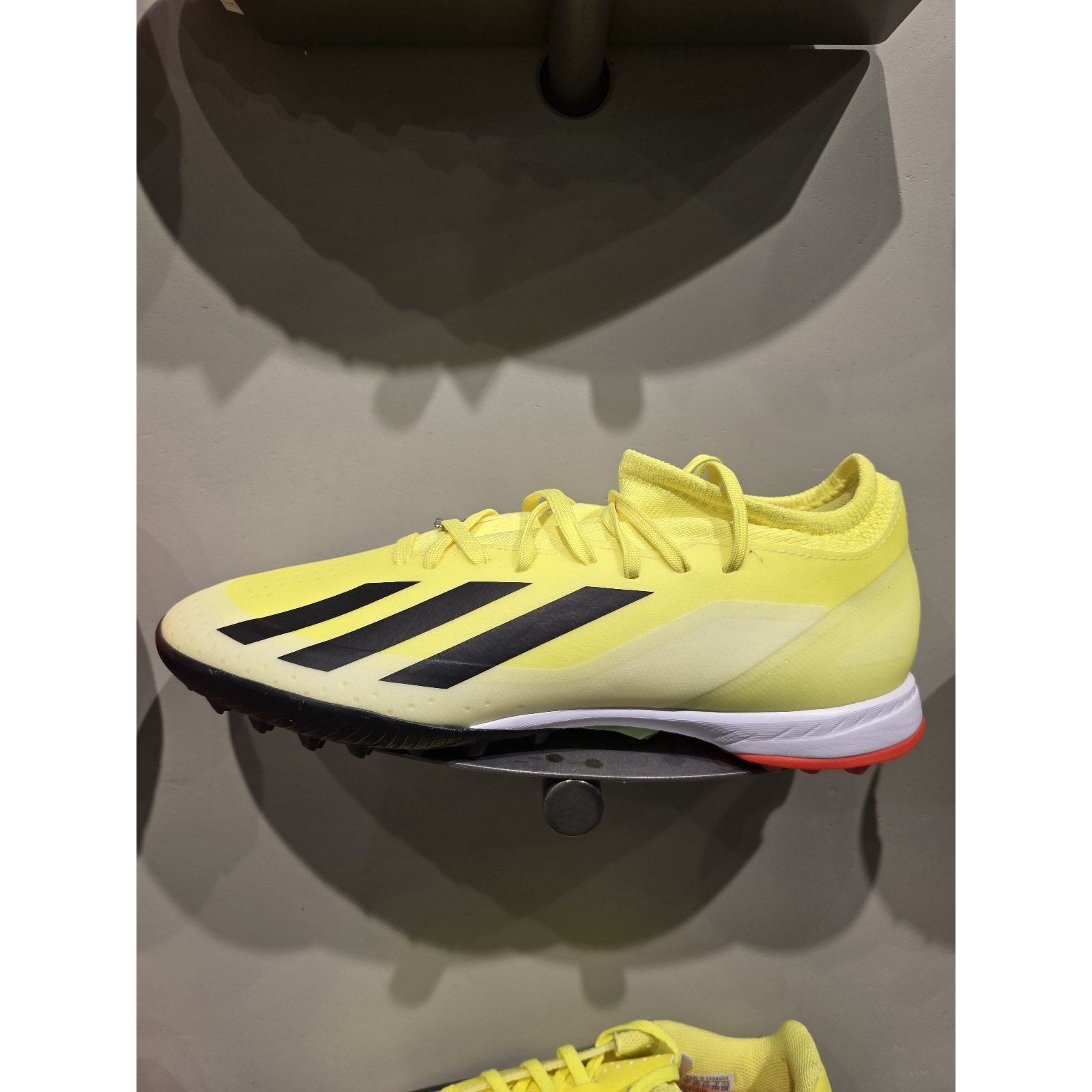 아디다스 엑스 크레이지패스트 리그 터프 풋살화 IF0698 X CRAZYFAST LEAGUE TF ADIDAS 63,000원