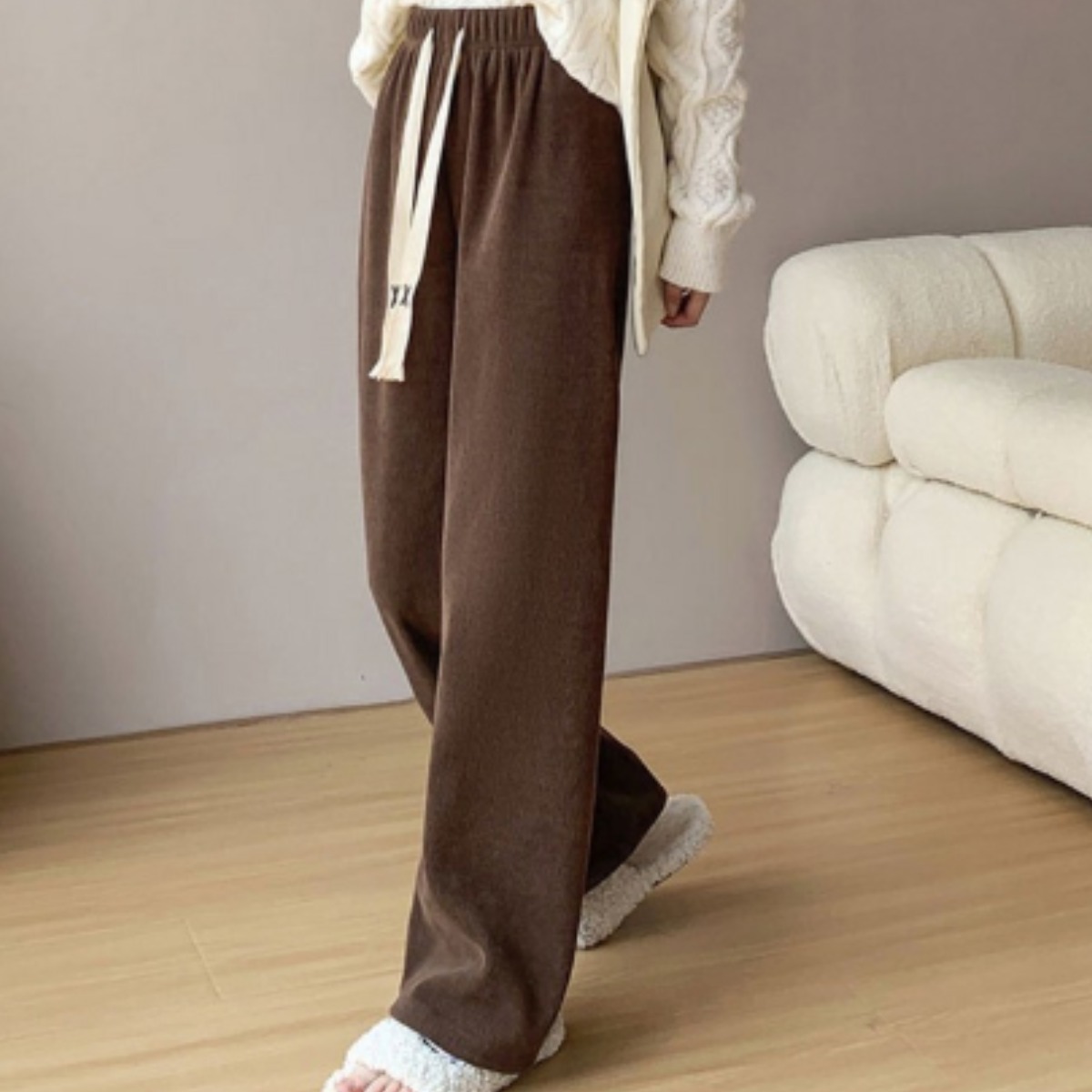 1+1 겨울 여자 기모바지 코듀로이팬츠 융털밴딩팬츠 여성 츄리닝바지 줄지 골덴 일자 와이드핏 27,900원