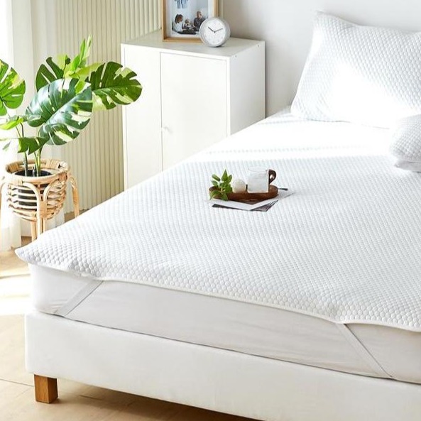 아담데코 퓨어아이스 듀라론 냉감 침대패드 육각 + 냉감베개패드 세트, 단일색상 56,000원