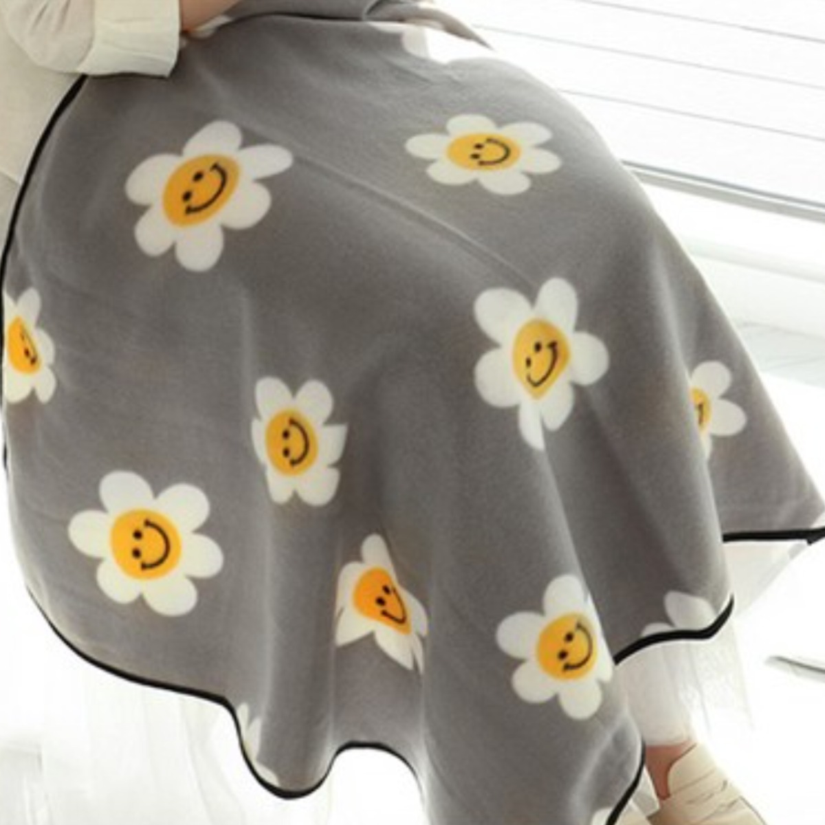 1+1 다용도 무릎담요 수능담요 카페담요 병원 학교담요 크리마스 카페 따뜻한 포근한 이불 담요 극세사 10,500원