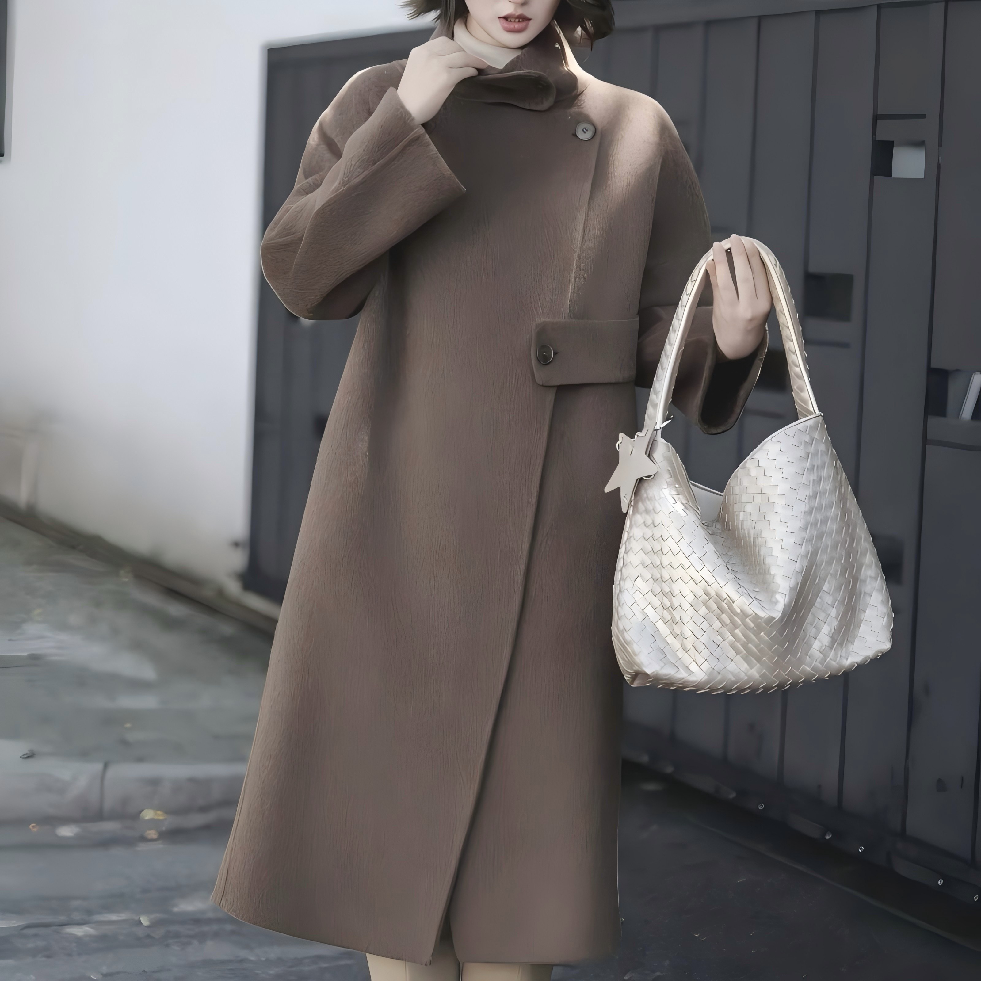 TIMEPURE 여성 프리미엄 하이넥 긴 코트 클래식하고 모던한 실루엣 세련된 따뜻한 아우터 오피스룩과 캐주얼 룩 33,900원