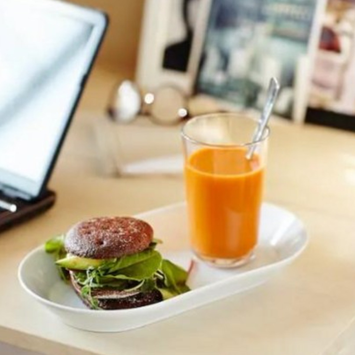 홈파티 타원형 서빙플레이트 화이트 접시 디저트 과일 플레이팅 도자기 그릇, 중, 1개 12,900원