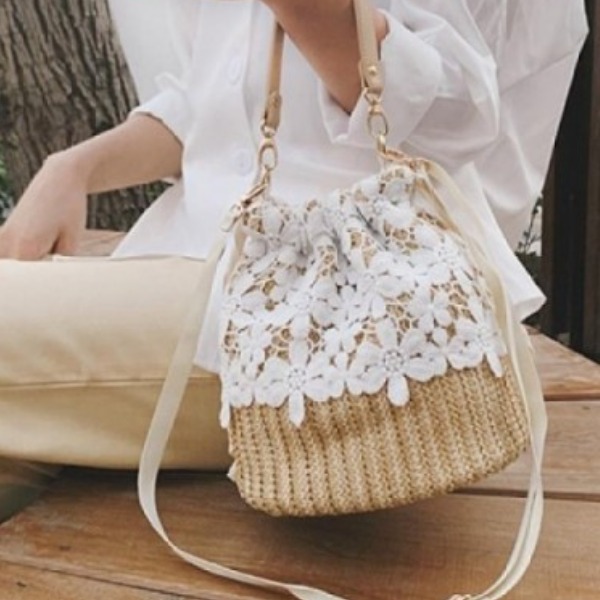 블랙카우 라탄 레이스포인트 버킷백 36,500원