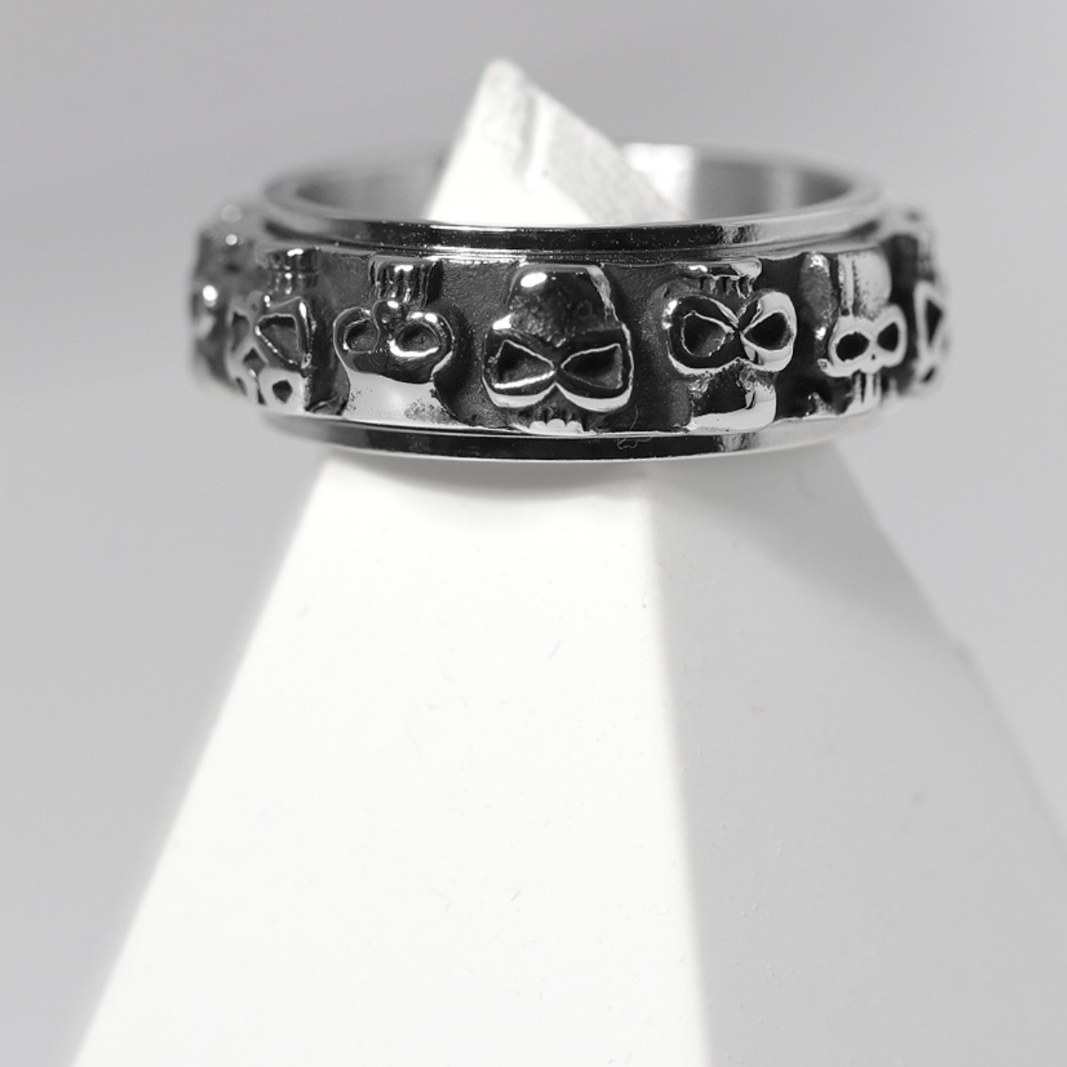 VARAM 써지컬316L스틸 엔틱 해골 회전반지 12,900원