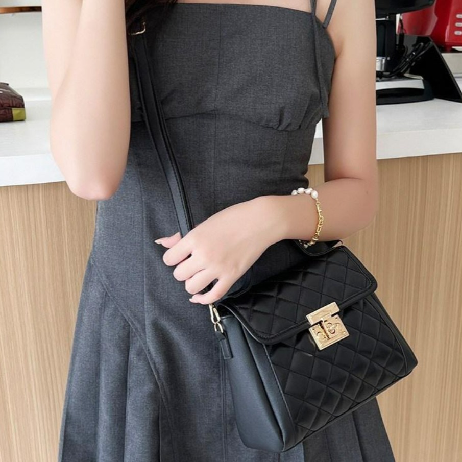 에스핀 여성 데일리 퀼팅 가죽 크로스백 핸드백 11,670원