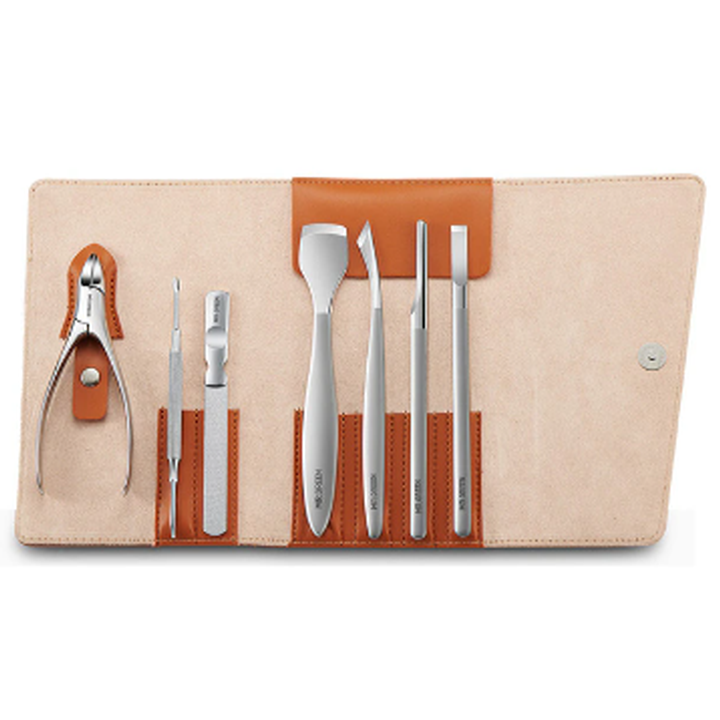 [미스터그린 공식몰] 프리미엄 풋케어 손톱케어세트 손톱깍이 발톱깍이 네일케어 독일 의료용등급 고급가죽파우치 기념일선물 답례품 60,000원