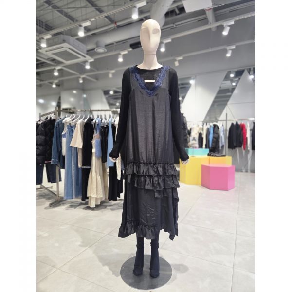 럭키슈에뜨 여성 레이스 콤비 프릴 슬립 원피스 LFDAS25030BKX 496,000원