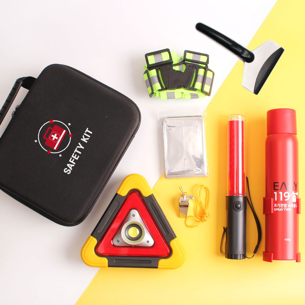 자동차 안전 키트 소화기 세트 차량안전용품 차량용 LED삼각대 경광등 2차사고예방 46,900원