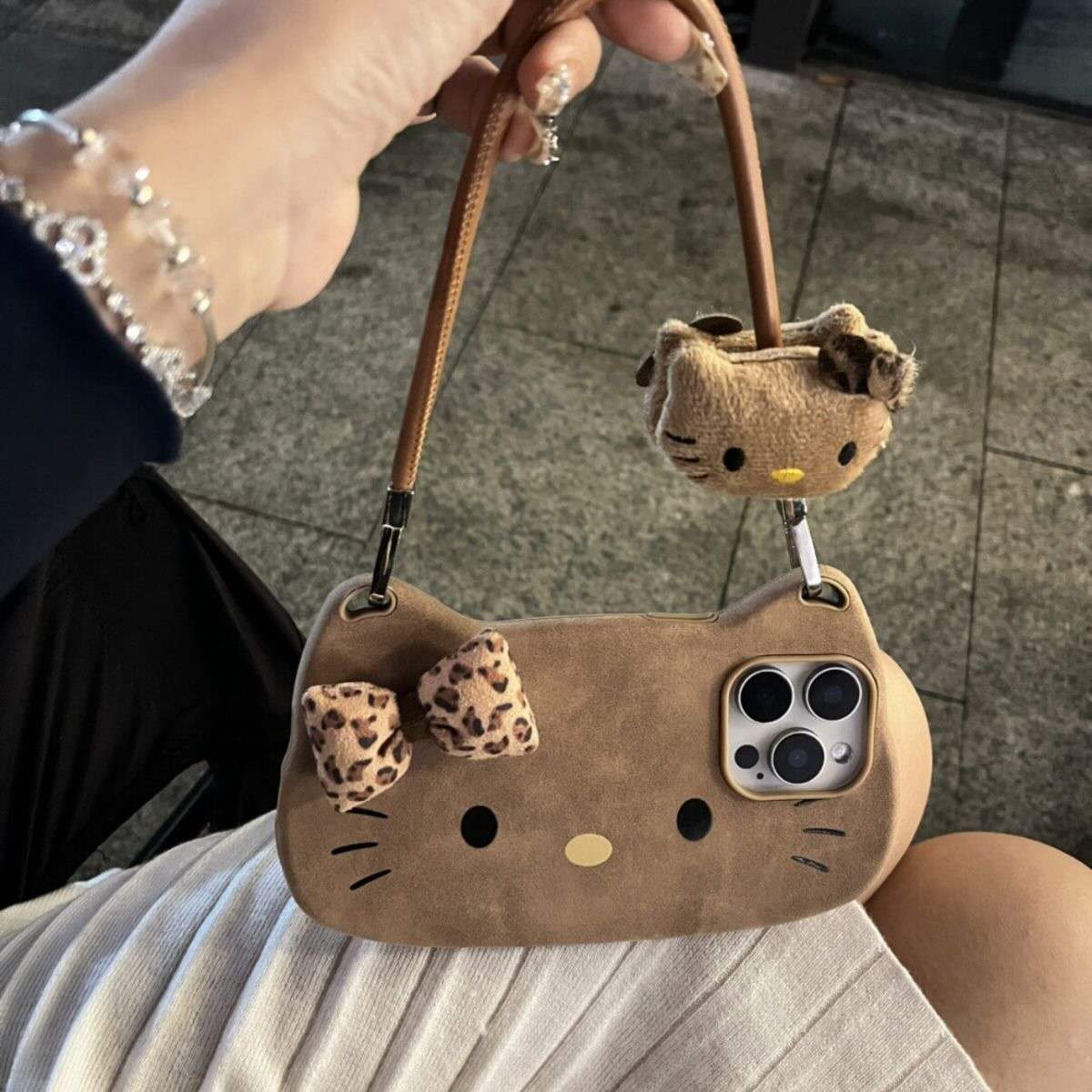 헬로키티 호피 아이폰케이스 레오파드 세무 휴대폰케이스 16 프로맥스 22,900원