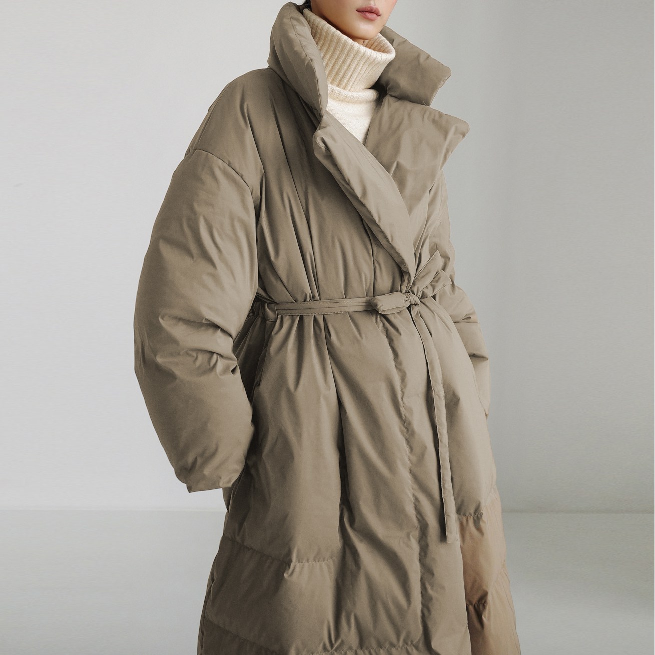 퀸앤조이 포근의 계절 로시앤 하이넥 벨티드 롱패딩 116,800원