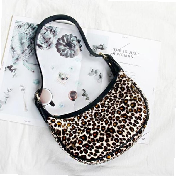 캐주얼 가방 심플한 숄더백 반달 여성 가방 미니 59000EA 1EA 22,650원