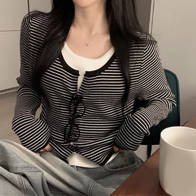 [일체형/MADE/당일출고] 라운드넥 이너+크롭숏 스트라이프 니트가디건 (봄신상 간절기옷 레이어드 여름긴팔티 와이드팬츠코디룩 대학생 슬림오버핏 졸업식 키작녀 통통 빅사이즈 세트) 37,900원