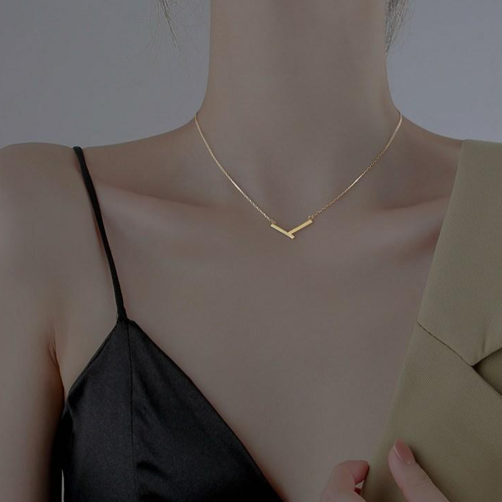 비아워게스트 여성용 심플 브이 체인 목걸이 18,000원