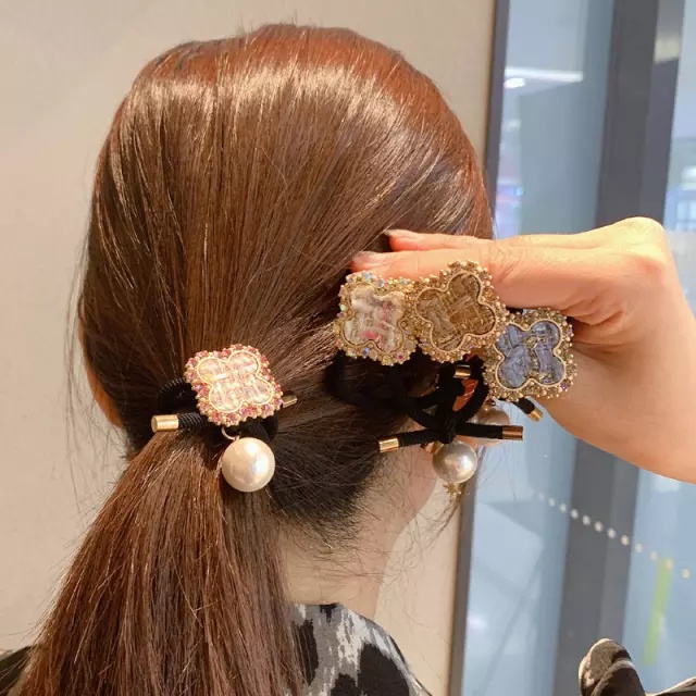 수연패션 무료배송 네잎클로버 진주머리끈 4종세트 세련된 헤어스타일 연출 고무줄 짱짱한 머리끈 14,780원