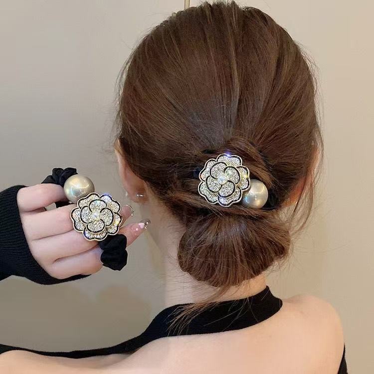 비아워게스트 짱짱한 고무줄 왕진주 곱창밴드 장미 머리끈 2p 6,700원