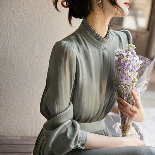 뉴욕멋쟁이 디엘라 프릴넥 실크블라우스 26,820원