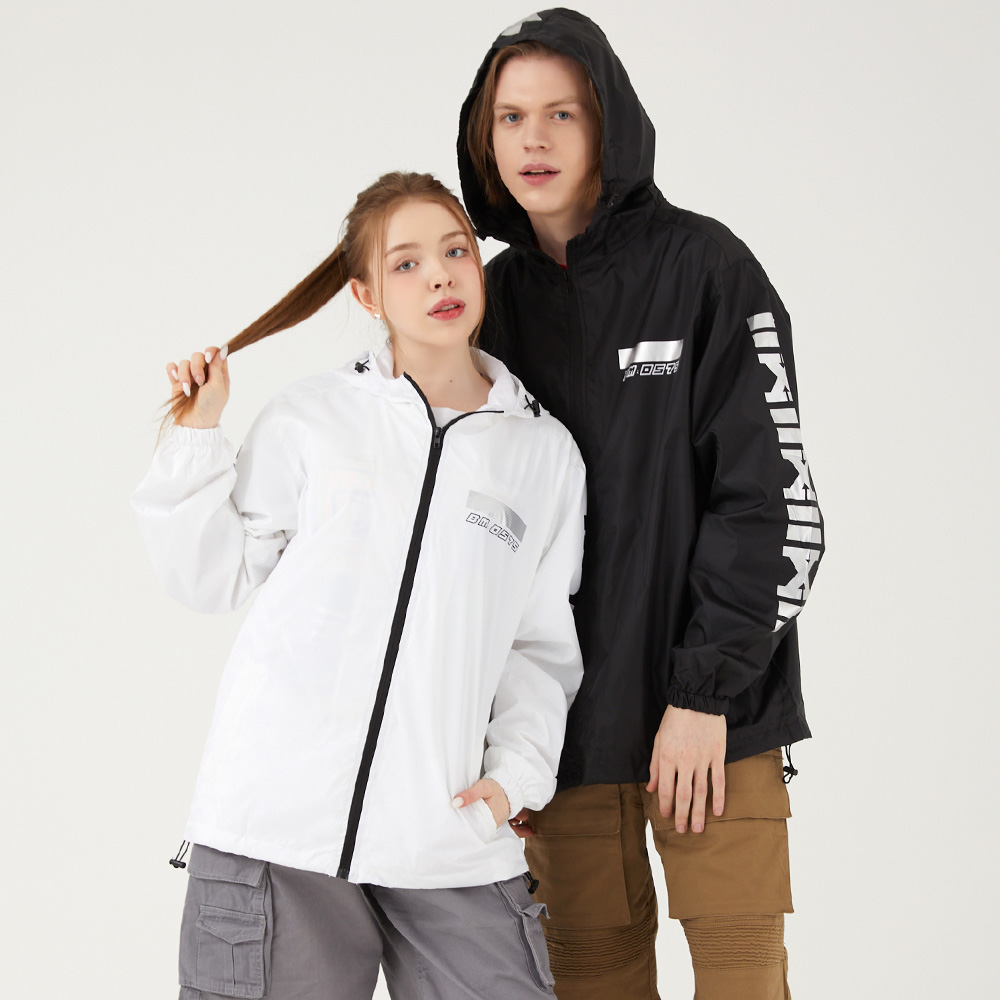 무니크영 남녀공용 레터링 프린트 후드 방수 지퍼 자켓 남자 여자 오버핏 빅사이즈 메쉬안감 바람막이 점퍼 슬리브 포인트 BJ0532 42,400원