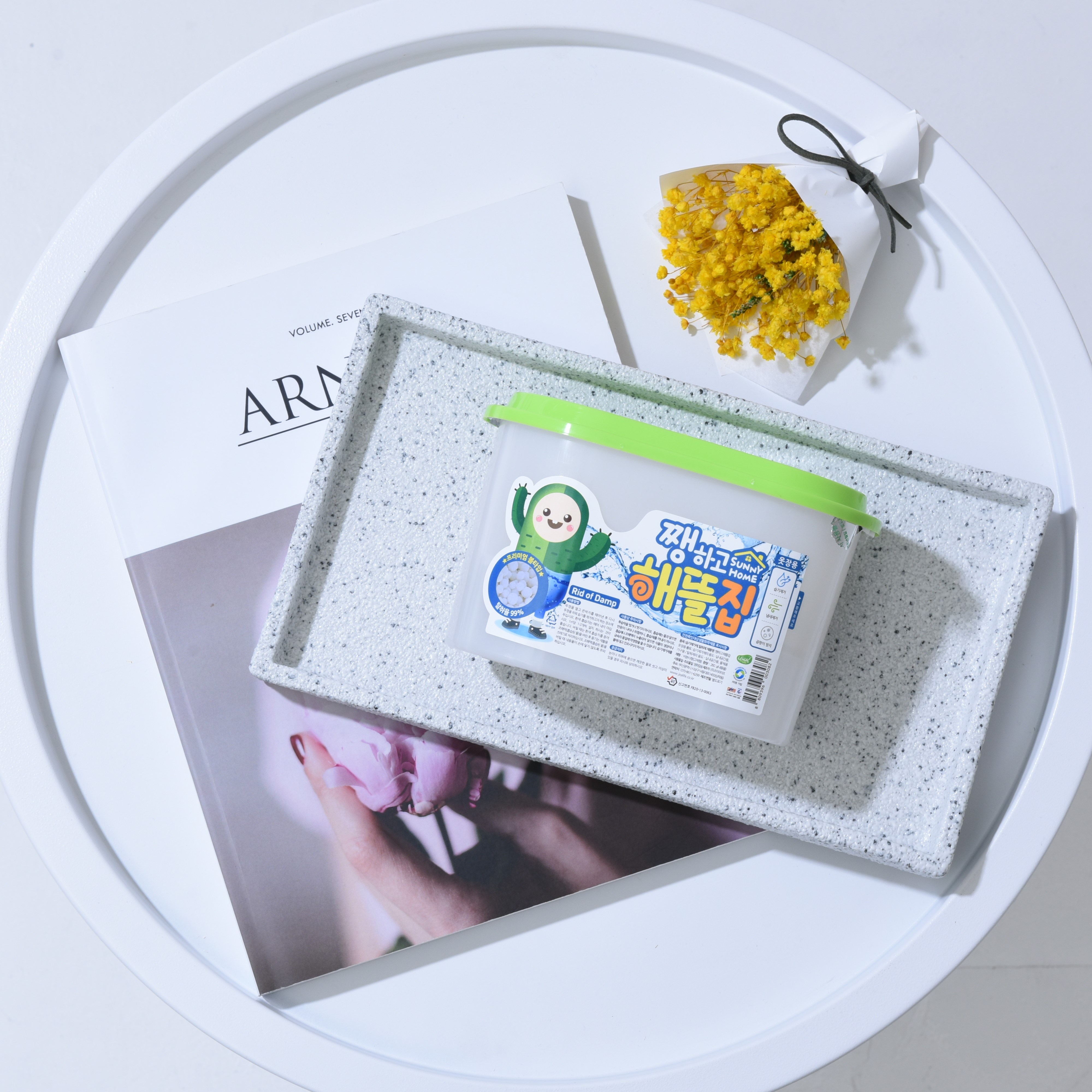 쨍하고 해뜰집 제습제 525ml 베이직(플레이크)24개입+볼타입 8개입 습기제거제 옷장용 방습제 28,600원