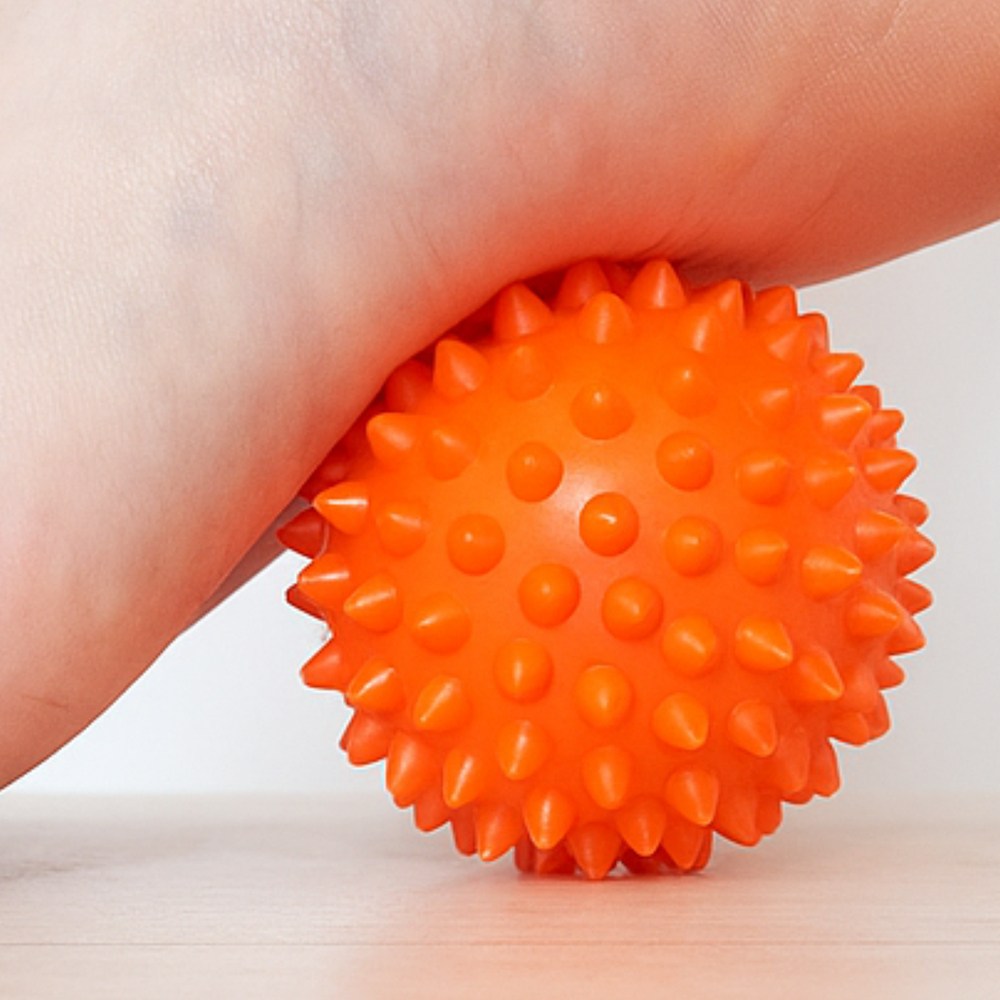 로비첸 강력지압 발바닥 마사지볼 족저근막염 지압기 휴대용발맛사지기 공 돌기형 안마 19,000원