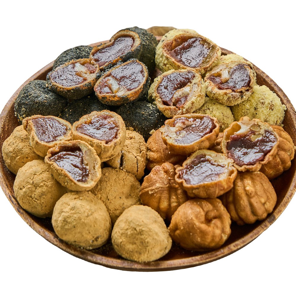 농가살리기 떡이 들어간 쫀득한 호두과자 4종세트 (팥앙금+카스텔라+인절미+흑임자 각 12알, 총 48알) 45,900원