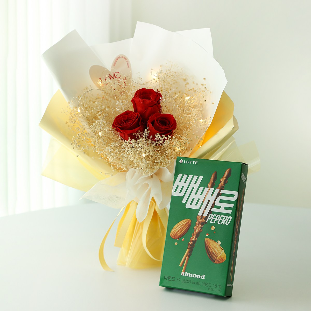 뷰티풀데코센스 빼빼로즈 생화 프리저브드 안개 장미 꽃다발 + 빼빼로 + 케이스 + LED전구 세트 29,000원