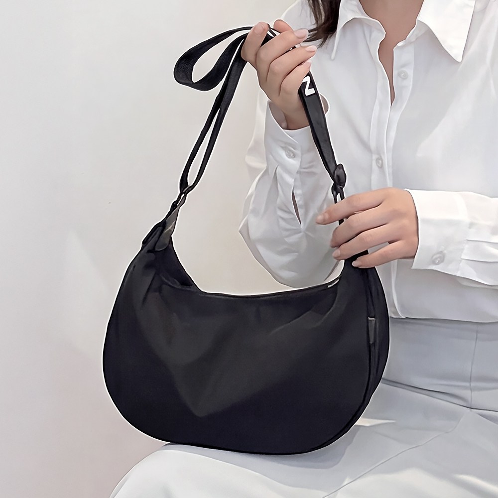 루크 남녀공용 반달 호보백 크로스백 여성 편안한 보부상 데일리 직장인 가방 남성 가벼운 캐주얼 대학생 메신저백 커플룩 시밀러룩 심플 모던 숄더백 9,800원