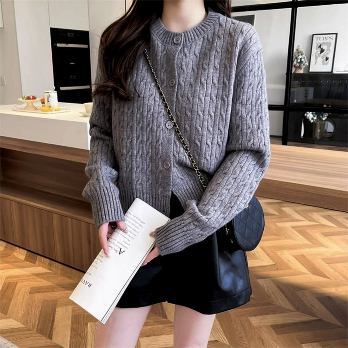 YEON HOME 여성 라운드 꽈배기 니트 가디건 기본핏 21,500원