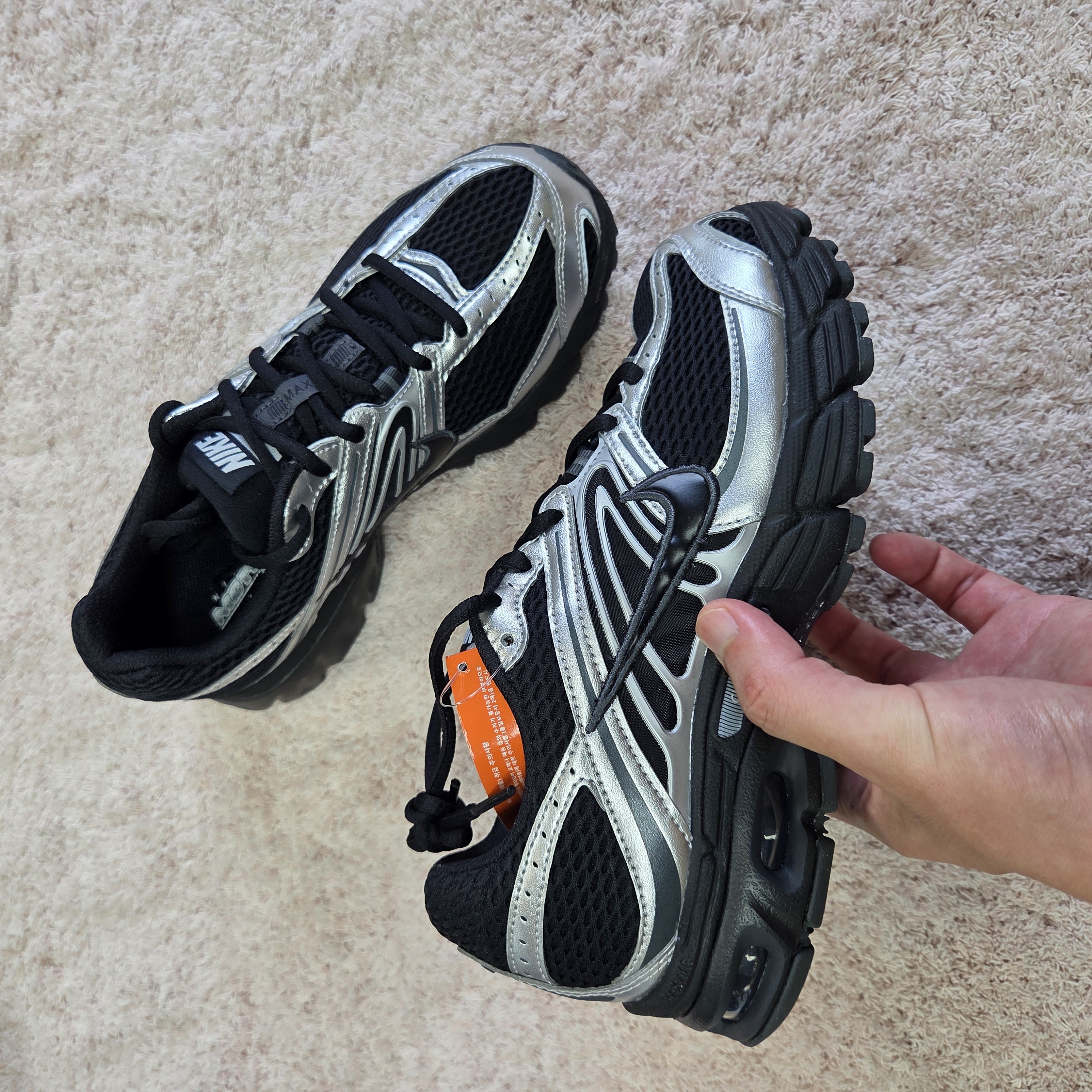 나이키 에어맥스 모토 2K 운동화 실버 블랙 139,000원