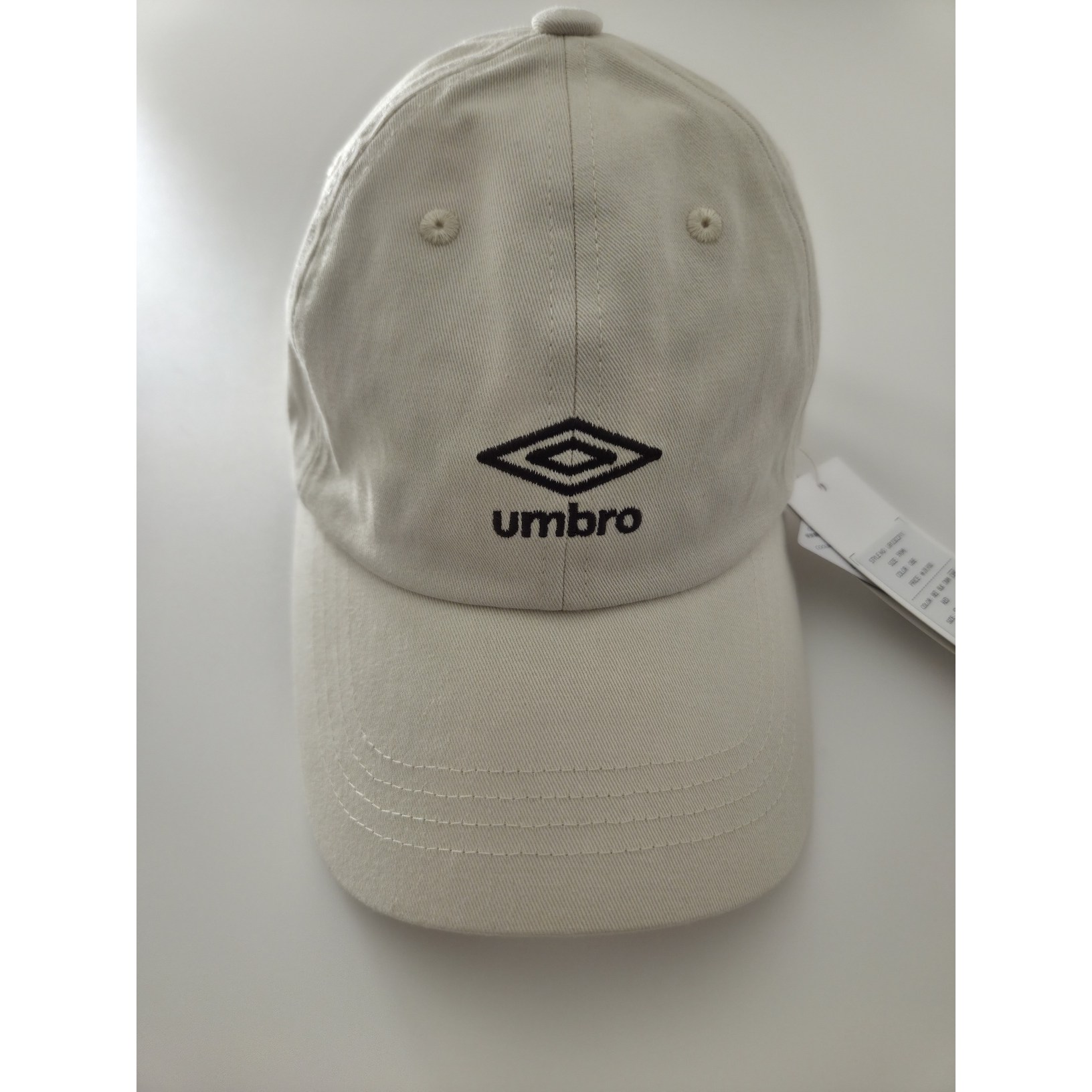 (국내백화점판) UMBRO 엄브로 26년 남녀공용에센셜 클래식 볼캡 UR123CCP12 35,910원
