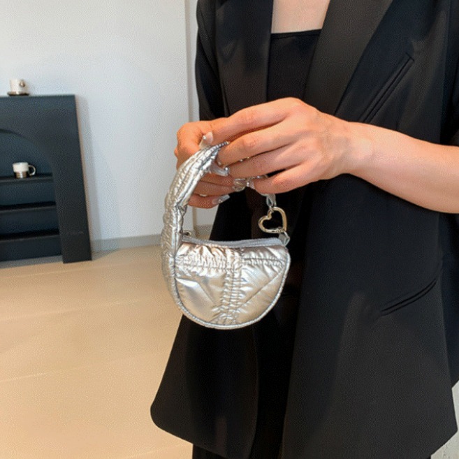 누누마켓 구름 패딩 숄더백 키링 미니 파우치 가방고리 열쇠고리 백참걸이 장식 액세서리 8,900원