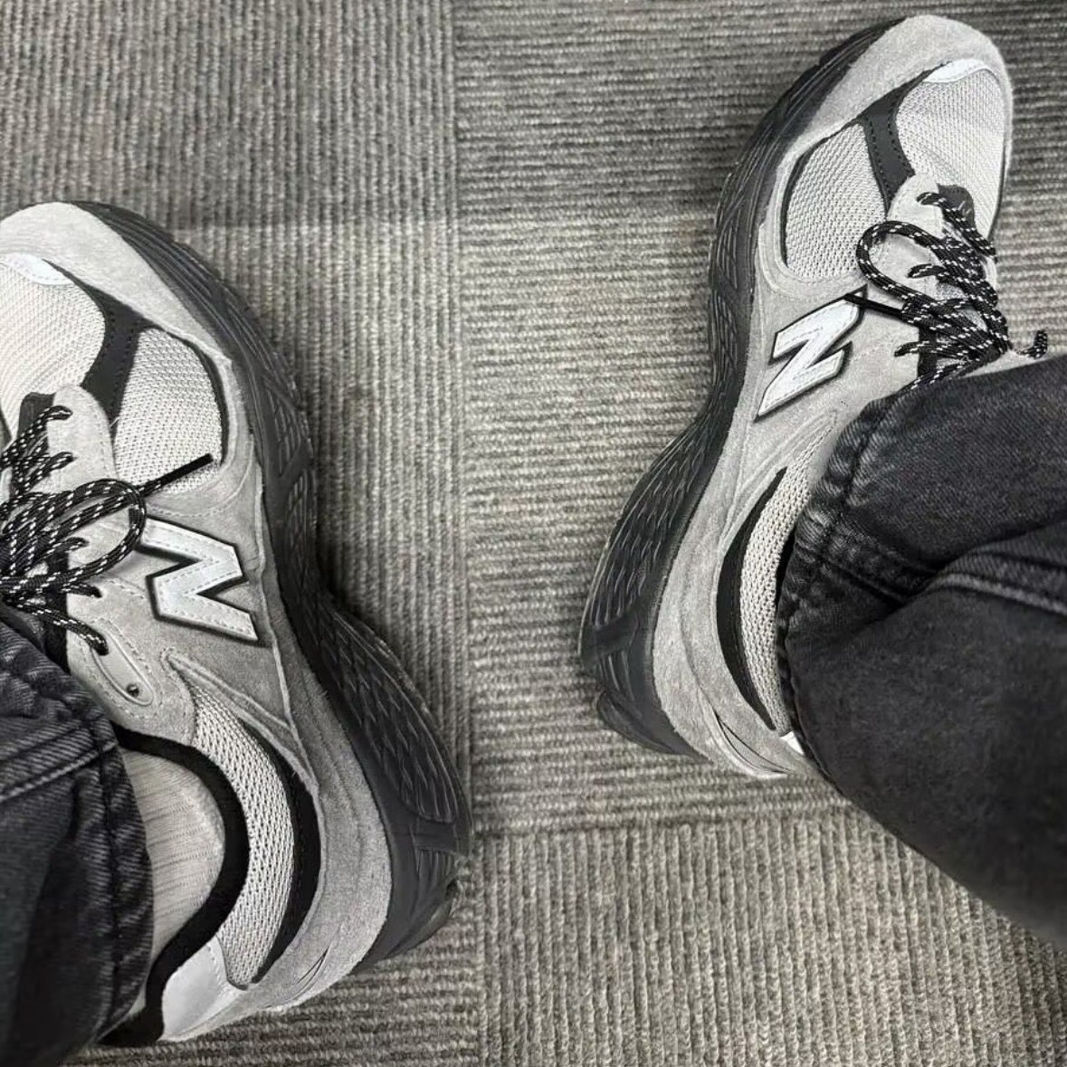 뉴발란스 남녀공용 2002 그레이 블랙 U2002RAS 276,000원