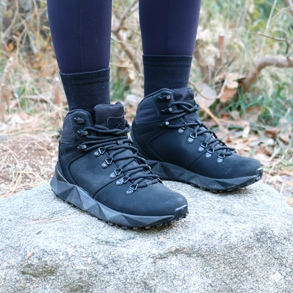 컬럼비아 여성용 방수 봄 가죽 등산화 미드컷 하이킹화 트레킹화 59,000원