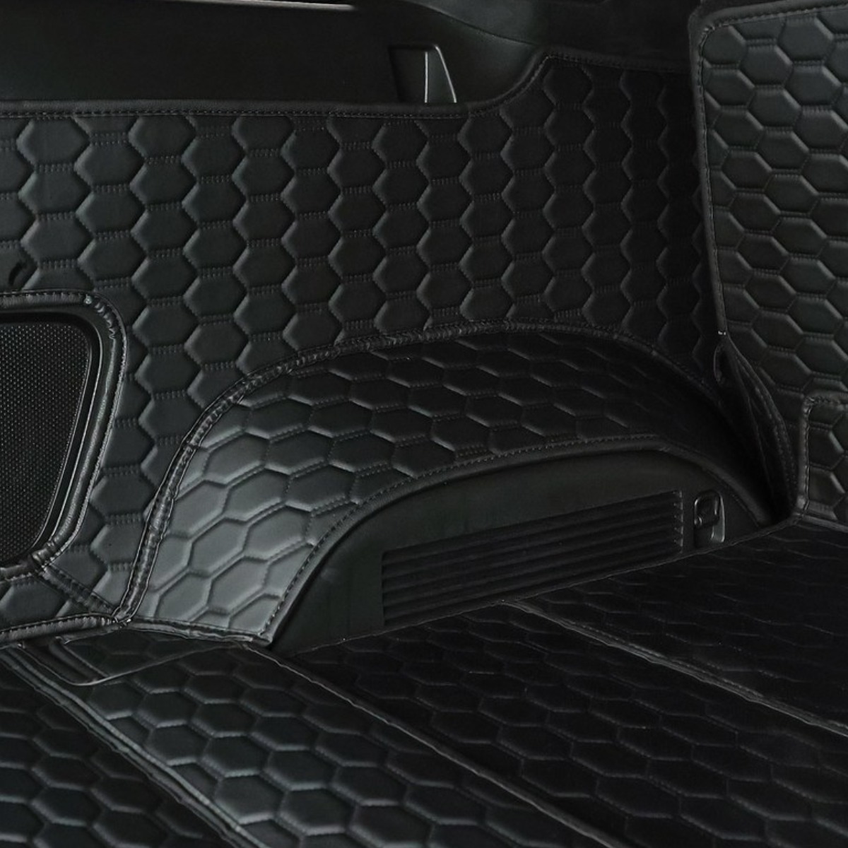 티볼리 에어 본투로드 하이브 풀커버 차량용 트렁크매트 98,610원