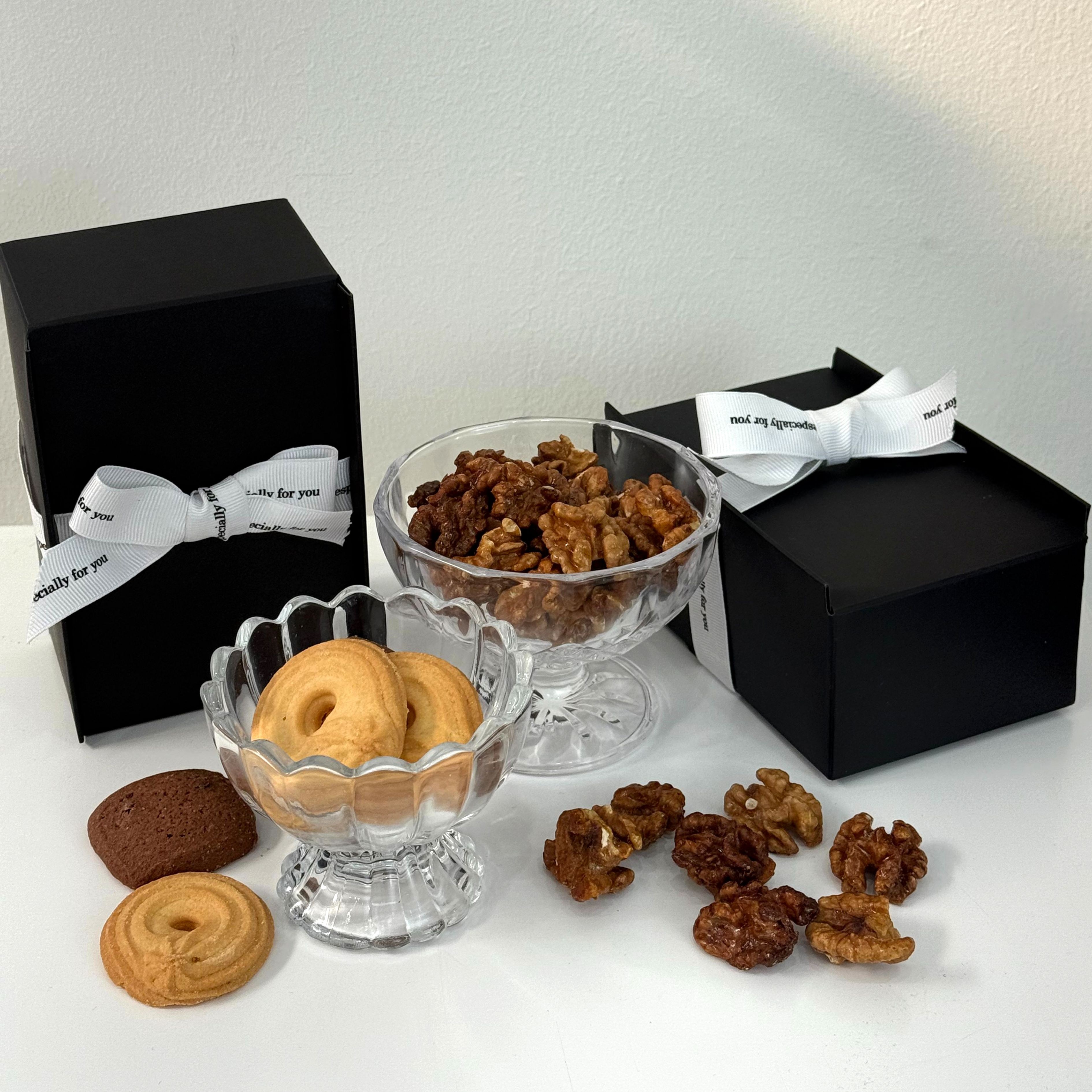 답례품 선물세트 행사 단체 쿠키 수제 호두정과 결혼식 돌잔치 조문, 5세트, 블랙앤화이트 25,900원