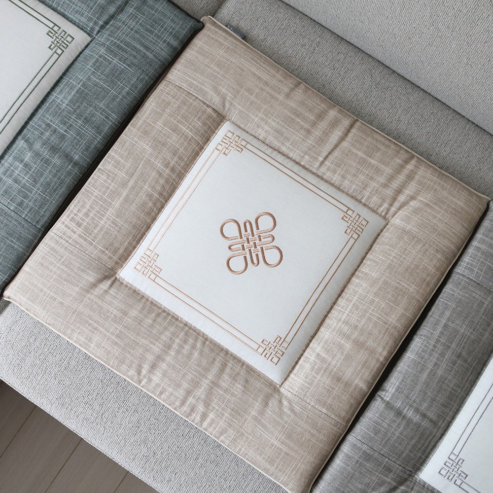 [데코벨] 천연 인견 마 매듭 자수 방석 (45x45) 14,900원