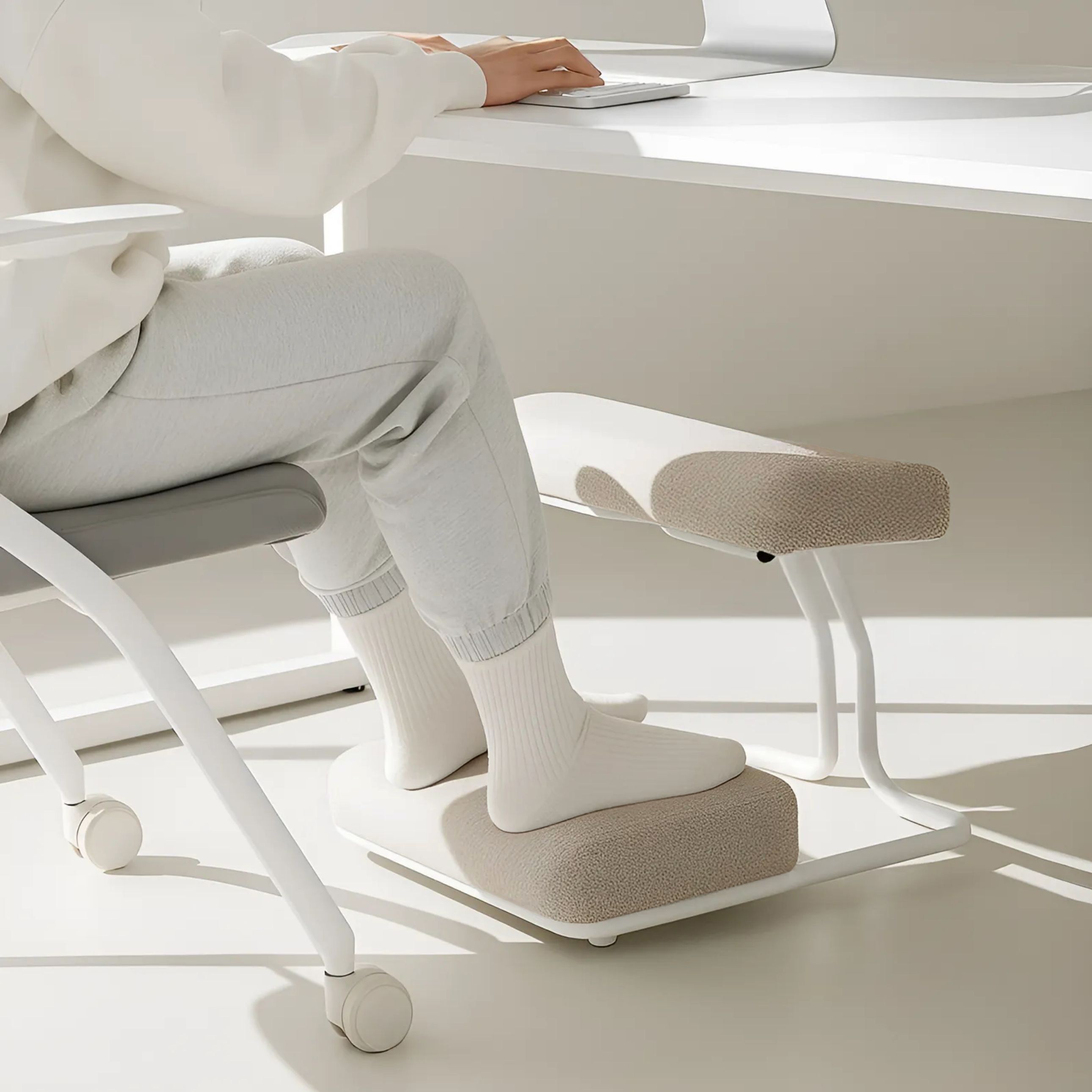 올인홈 발받침대 발판 사무실 컴퓨터 2단 쿠션 발받침 다리받침대 풋레스트 28,900원