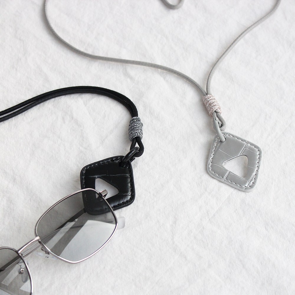 안경/선글라스 줄 목걸이 홀더 탈부착 마름모 안경걸이 2개 15,950원