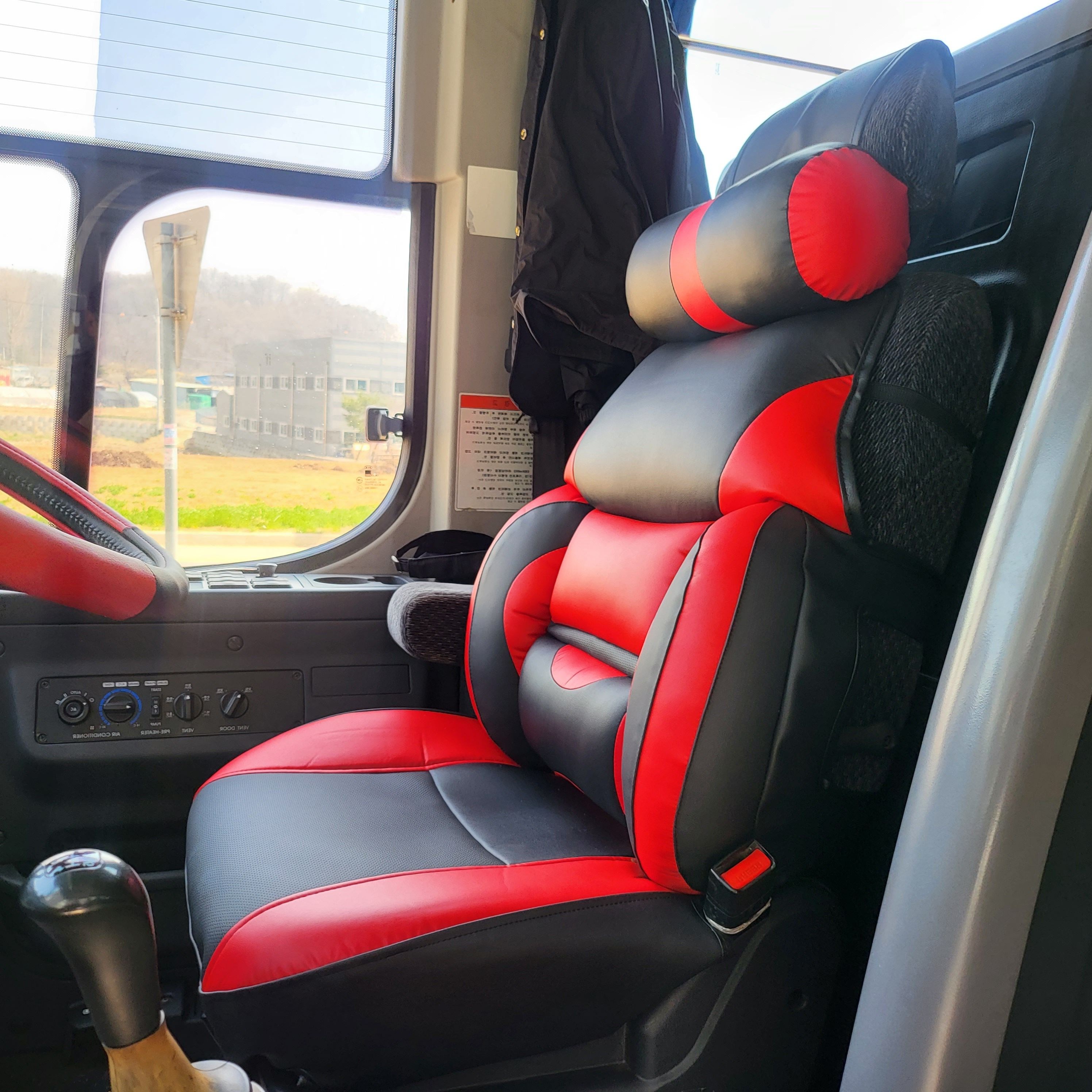 대형화물차 트럭 운전석 리무진 시트커버 1P / 현대 엑시언트,타타대우 맥쎈,프리마,노부스,메가트럭,MAN, 볼보FM, 벤츠유로, 이마이티, 포터2 화물차 전차종호환, 1개, 레드블랙 139,800원