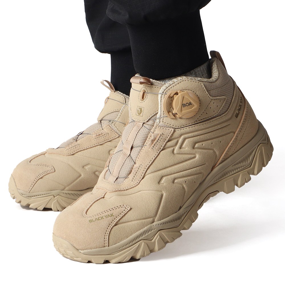 블랙야크 경량 트레킹화 124,500원