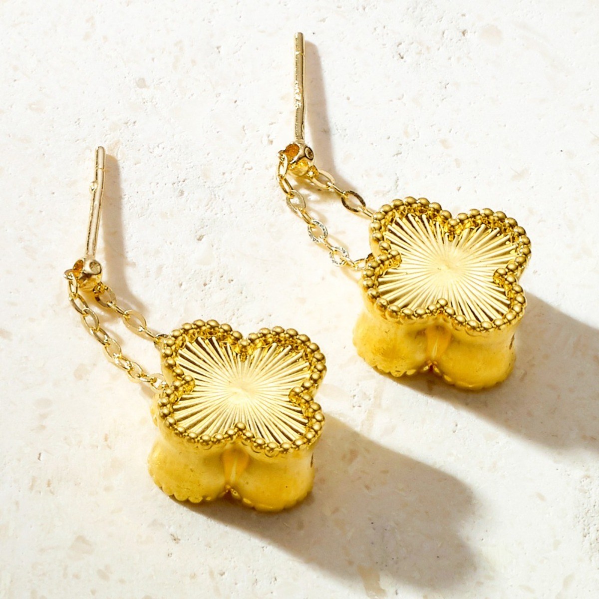 펠리체골드 24K 순금 크로버 귀걸이 (+선물포장) 데일리 행운 기념일 크로버 포인트 여성 골드 금 선물 결혼기념일 금테크 369,000원