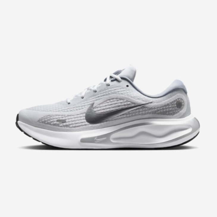 백화점 정품 나이키 저니 런 M 화이트 메탈릭 실버 남성용 런닝화 운동화 FN0228-104(나이키 양말 SX7667-100 1족 세트) 121,500원