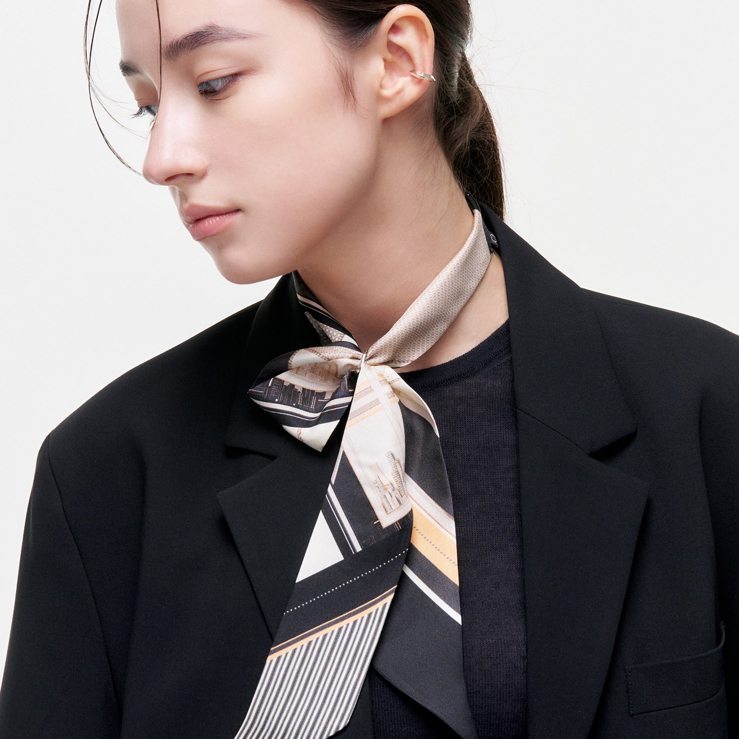 [생럭슈]여성 쁘띠스카프 레임 블랙 SL25FSTRIBK 62,000원