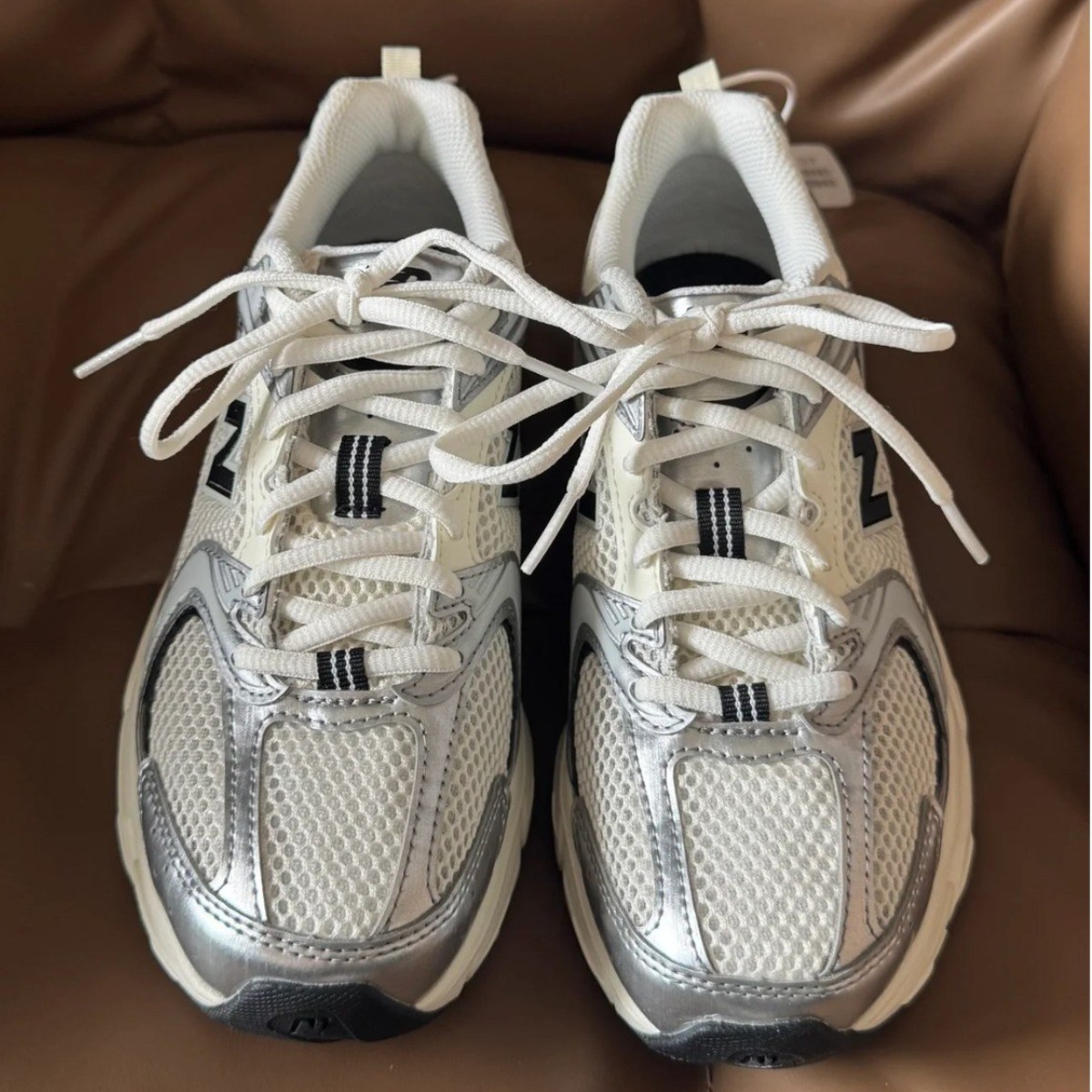 뉴발란스 530 운동화 크림 실버 발편한운동화 러닝화 키높이운동화 147,000원