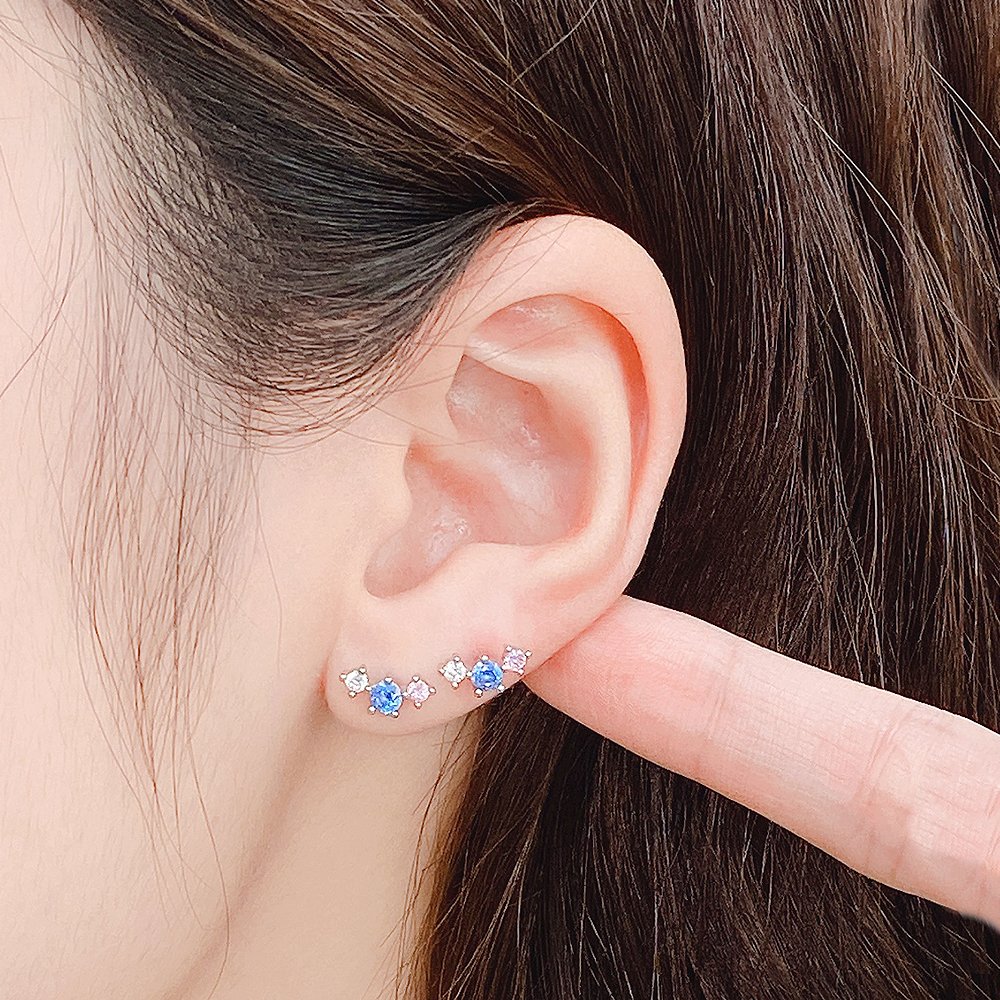 젤루나 여성용 써지컬 트리플 컬러 큐빅 레이어드 심플 스터드 귓바퀴 바벨 볼타입 귀걸이 9,920원