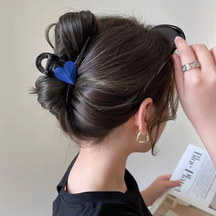 미다미 포인트 하트 러블리 꼬임 올림머리 집게핀 15,800원