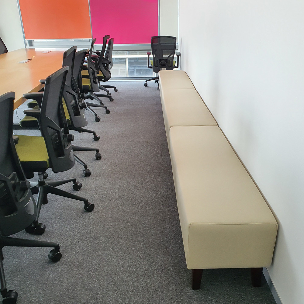 i17 민자형 매장 병원 약국 대기의자(나무다리 타입) 302,700원