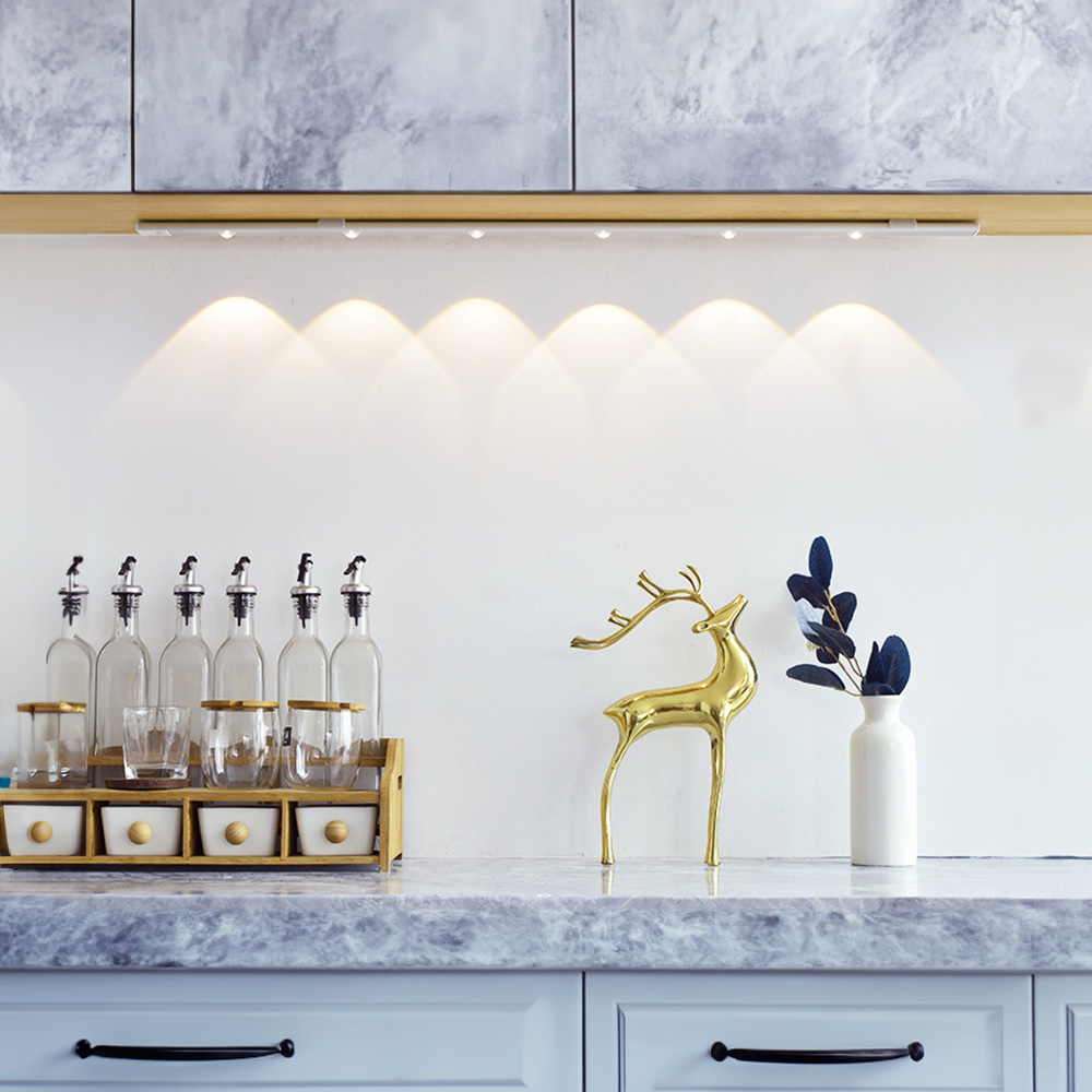 HK.sell 심플레 충전식 무선 3컬러 변환 포인트 센서등, 1개, 화이트 19,500원