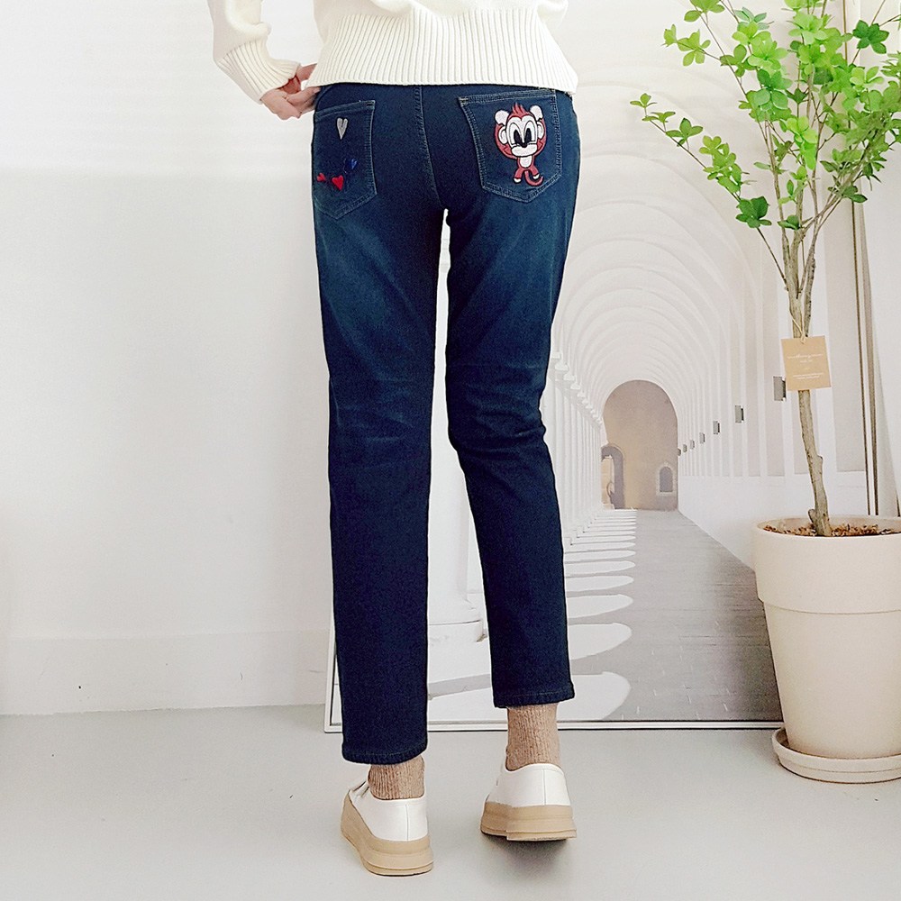 103st 여성 배기핏 융기모 본딩 몽키 캐릭터 자수 밴딩 스판 겨울 청바지 진청 46,900원