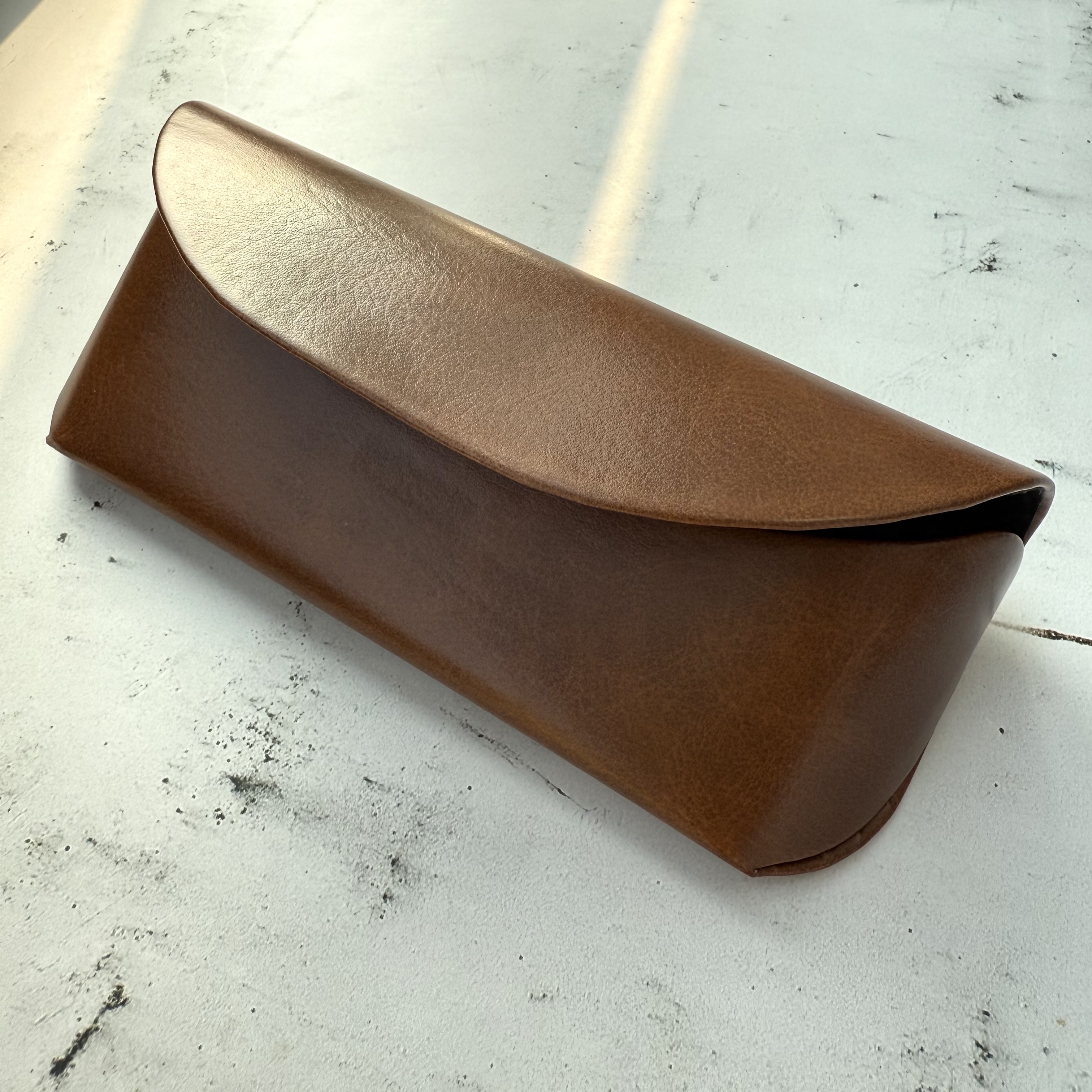 LUMI 고급 가죽 휴대용 안경케이스 + 안경닦이 세트 10,500원