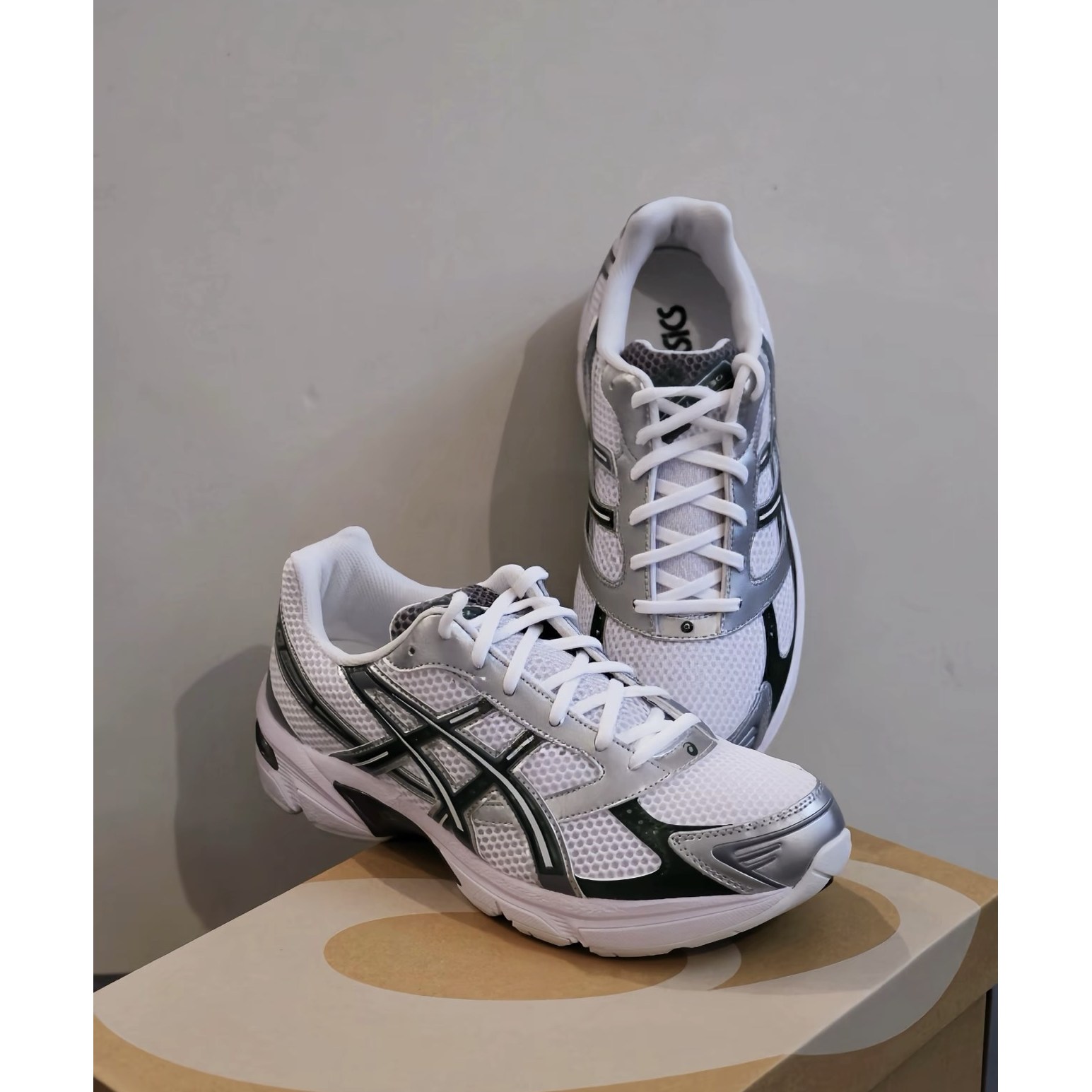 아식스 런닝화 젤 1130 그린 포레스트 나이트 운동화 러닝화 키높이운동화 발이 편한 스니커즈 경량화 168,830원